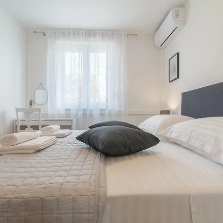 Anina Apartment *